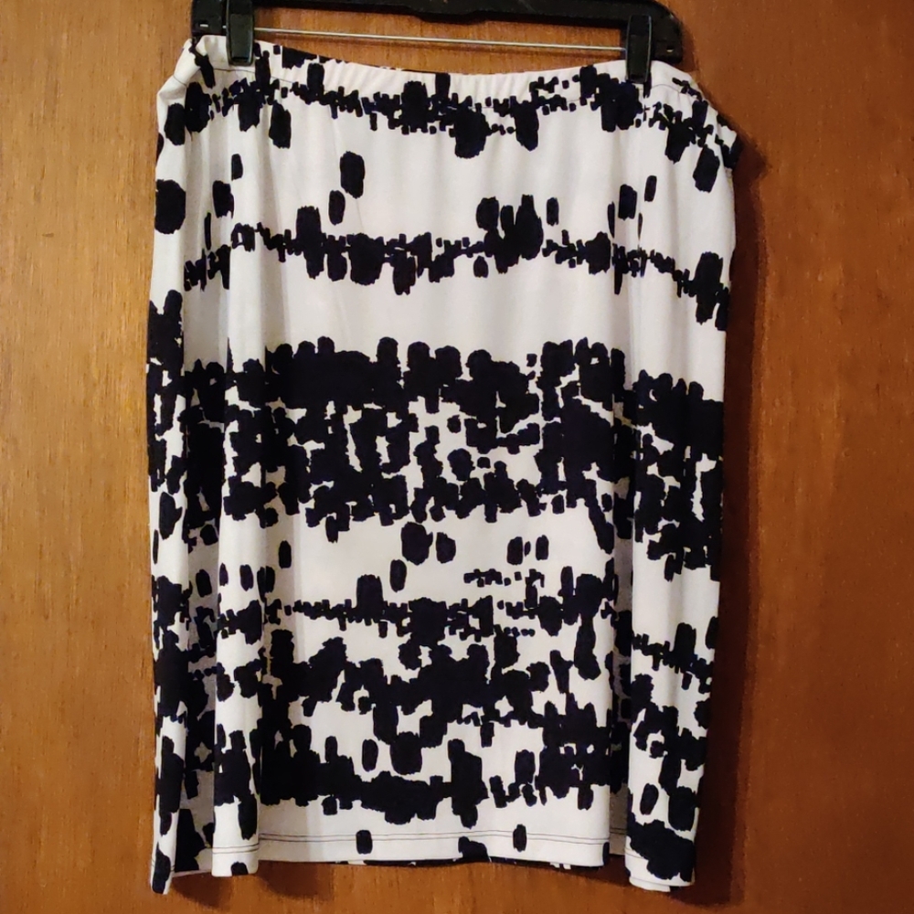 Black and white jersey skirt